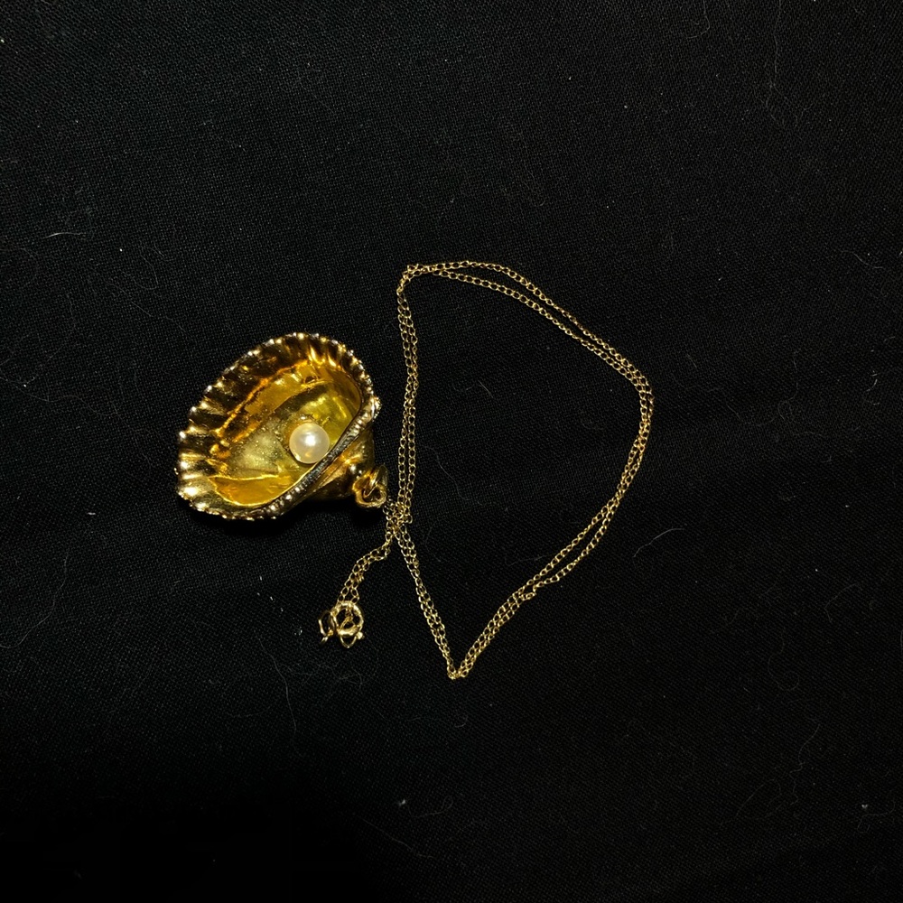 Pearl and shell necklace